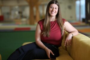 Michelle Juric, mindset coach, portret u sjedećem kadru