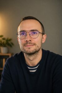 Tomislav Divić radi za laptopom